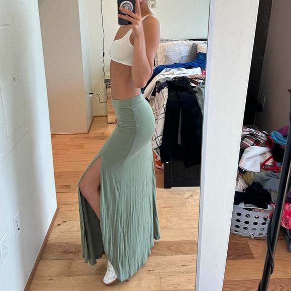 Forever 21 Sage Green Maxi Skirt - Picture 2 of 4